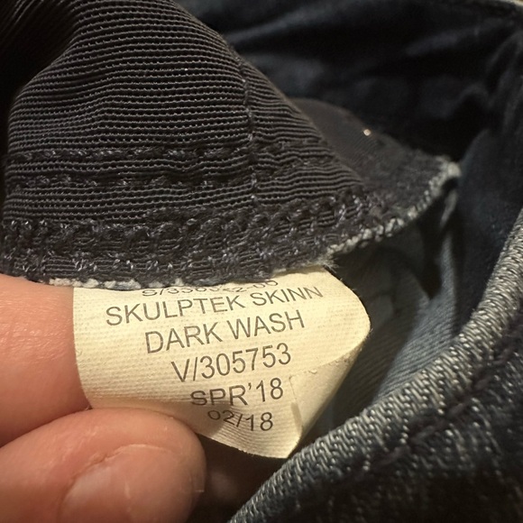 Athleta Sculptek skinny dark wash style 338322
Waist measures 28”
Discontinued - Picture 3 of 9